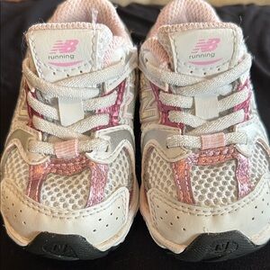 New Balance Kids' White and Pink Sneakers sz4 baby